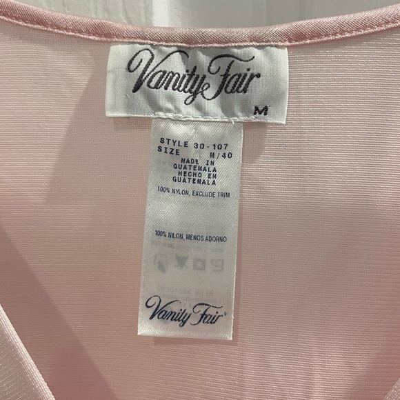 Vanity Fair Ladies Sleeveless Nightgown M
Made in the USA
Pink Vintage - Picture 3 of 3